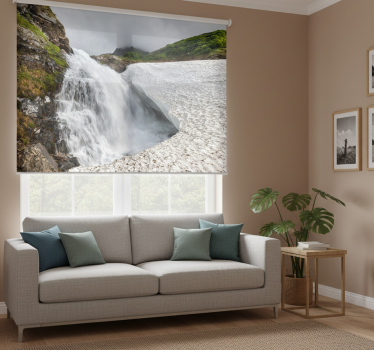Rolgordijn woonkamer waterval op een steen - TenStickers