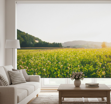Rolgordijn woonkamer zonnig landschap en bloemen - TenStickers