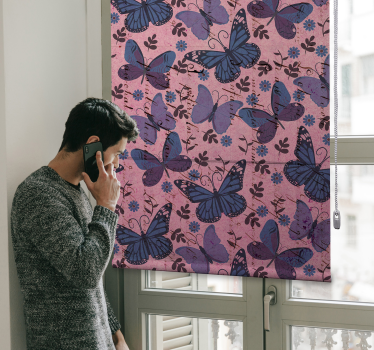 Roze achtergrond raambekleding vlinders - TenStickers