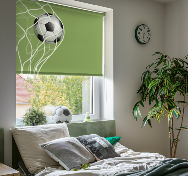 Voetbal in doel rolgordijn - TenStickers