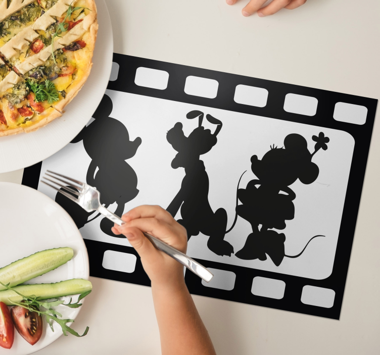 Kinder placemat met silhouetten van animatiefiguren - TenStickers