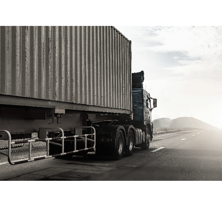 Vrachtwagen op de snelweg fotobehang voertuigen - TenStickers