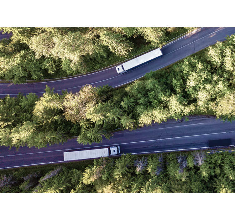 Vrachtwagens op de snelweg fotobehang voertuigen - TenStickers