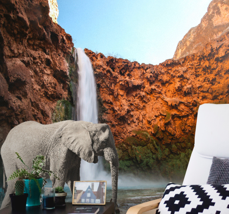 Foto behang dieren majestueuze olifant waterval - TenStickers