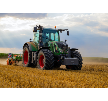 Fotobehang foto Tractor landschap - TenStickers