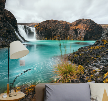 Fotobehang bergen serene waterval oase - TenStickers