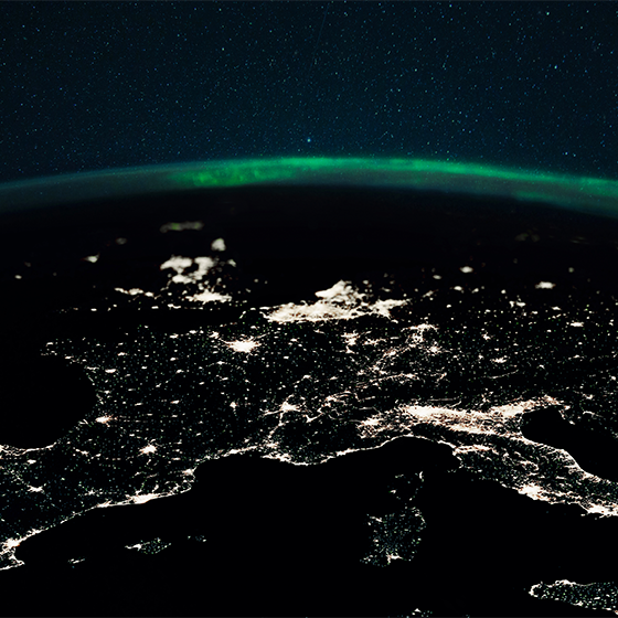 Wereldkaart poster luchtfoto nachtzicht - TenStickers