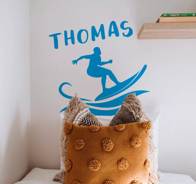 Surfer met een gepersonaliseerde zelfklevende naamsticker - TenStickers
