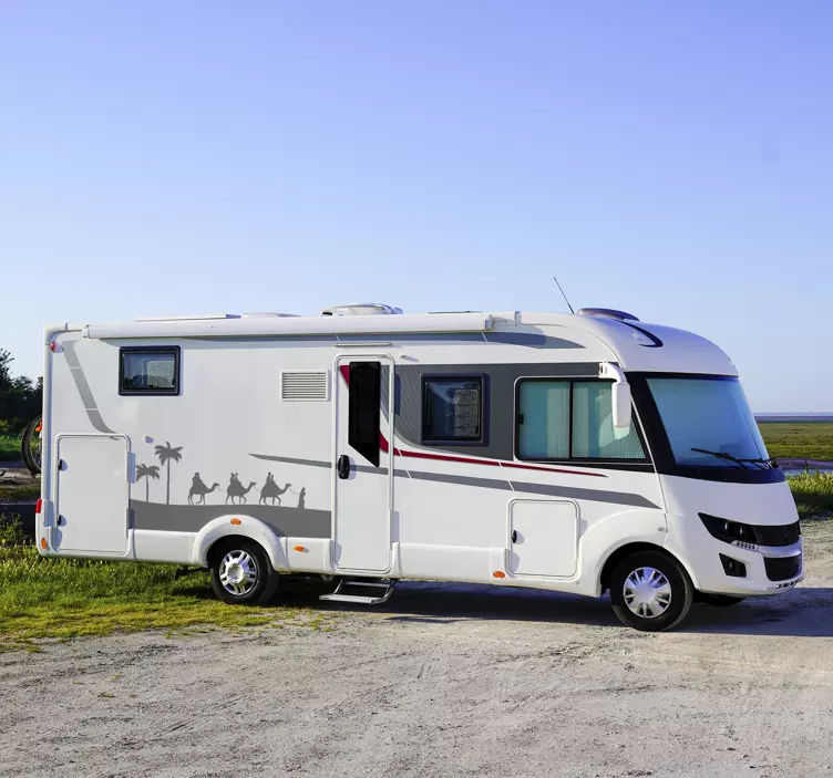 Muurstickers dieren Kamelen in woestijnmotorhome - TenStickers