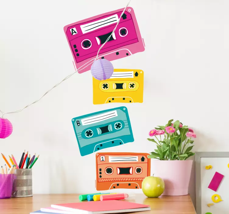 Muursticker jaren 80 gekleurde cassettebandjes - TenStickers