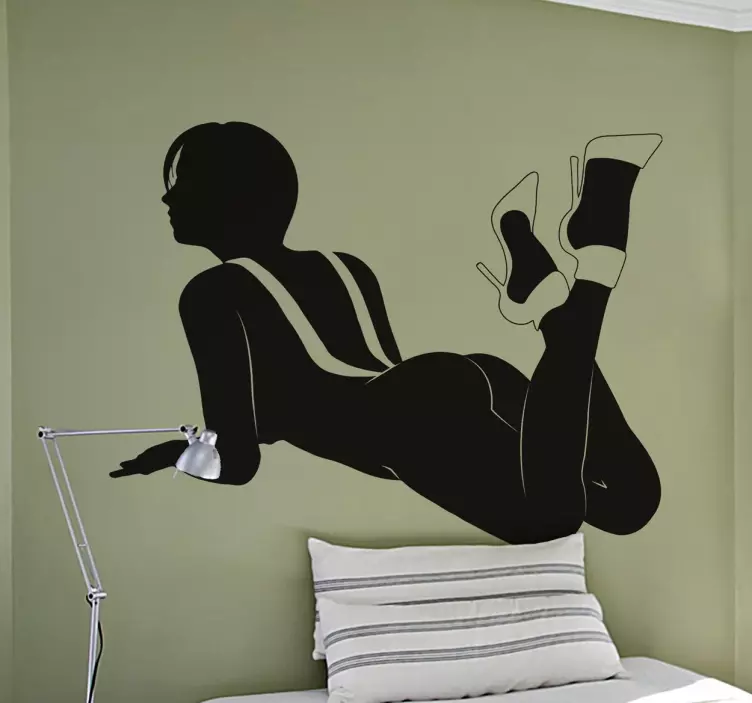 Muursticker Sexy Poserende Vrouw - TenStickers