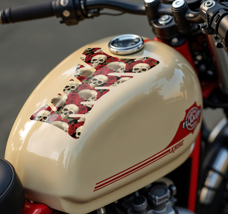 Schedels en rozen motor sticker - TenStickers