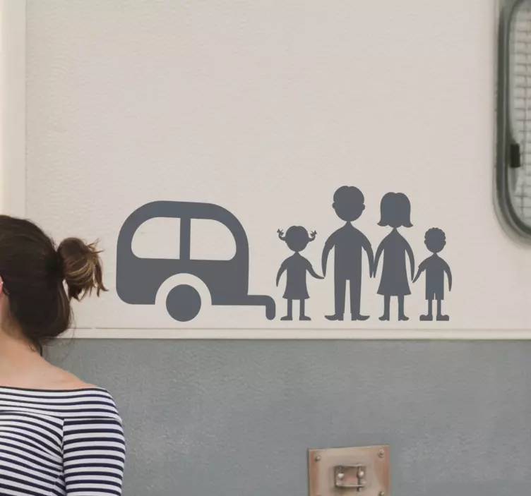 Camper sticker met familie erop - TenStickers