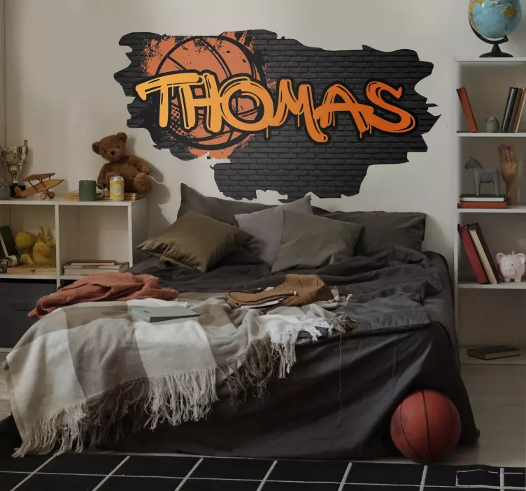 Muursticker oranje graffiti naam met basketbal - TenStickers