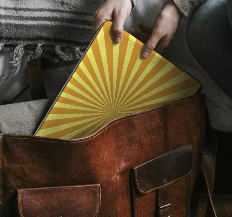 Stralend zonnestralenpatroon laptop sticker - TenStickers