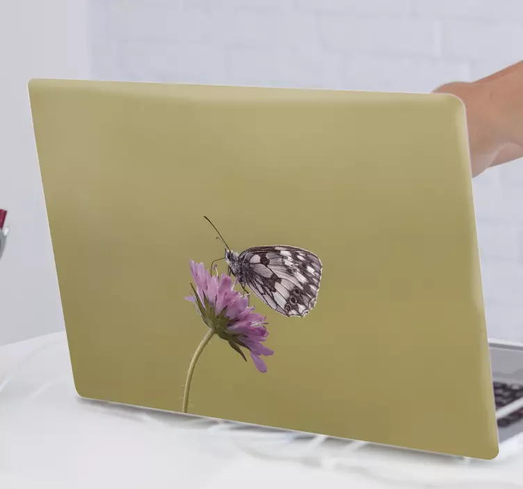 Vlinder op bloem laptop sticker - TenStickers