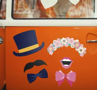 Hoed en tiara voor bruiloft auto zelfklevende deursticker  - TenStickers