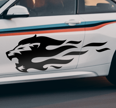 Autosticker leeuw met vuur vlammen - TenStickers
