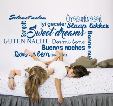 Kinderkamer muursticker slaap lekker in verschillende talen - TenStickers