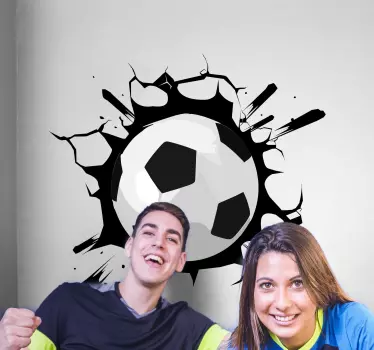 Muursticker voetbal met bal door de muur - TenStickers