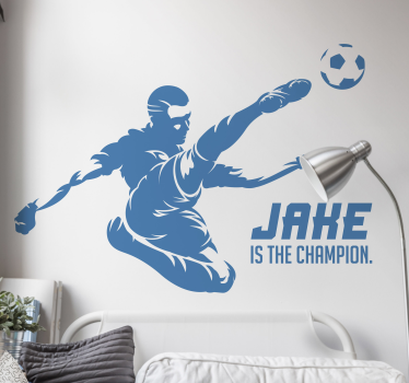 Muursticker voetbal schietende speler met naam - TenStickers