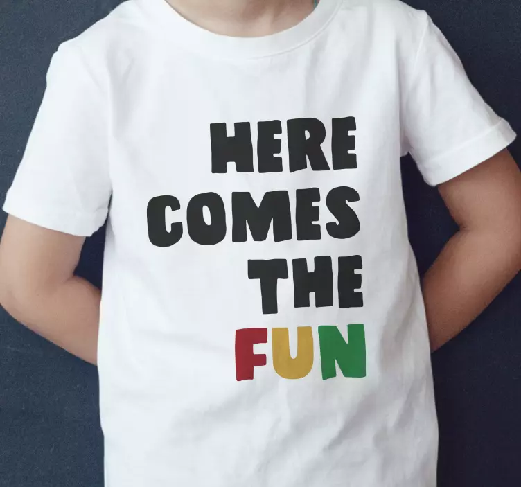 Hier komt het plezier kinderen t-shirt - TenStickers