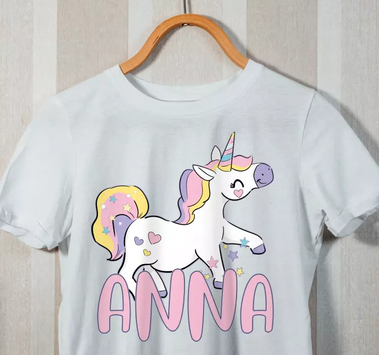 Vrolijke eenhoorn met naam baby t-shirt - TenStickers
