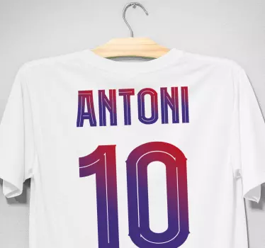 T-shirt met naam en gepersonaliseerd spelersnummer - TenStickers