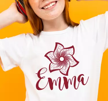T-shirt met naam gepersonaliseerd bloemembleem - TenStickers