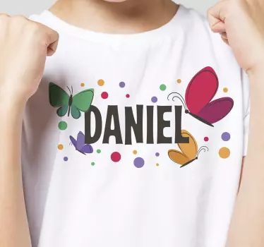 T-shirt met naam vrolijke vlinder naam - TenStickers