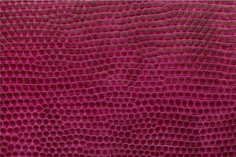 Getextureerde karmozijnrode stof vinyl tapijt dierenprint - TenStickers