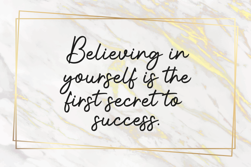 Inspirerende quote vinyl tapijt met naam - TenStickers