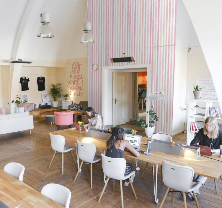 Roze elegant patroon behang verticale strepen - TenStickers